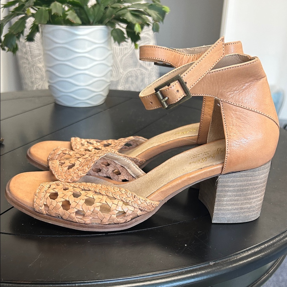 Seychelles Tan Braided Leather Ankle-Strap Block Sandals Size 8 - Picture 2 of 6